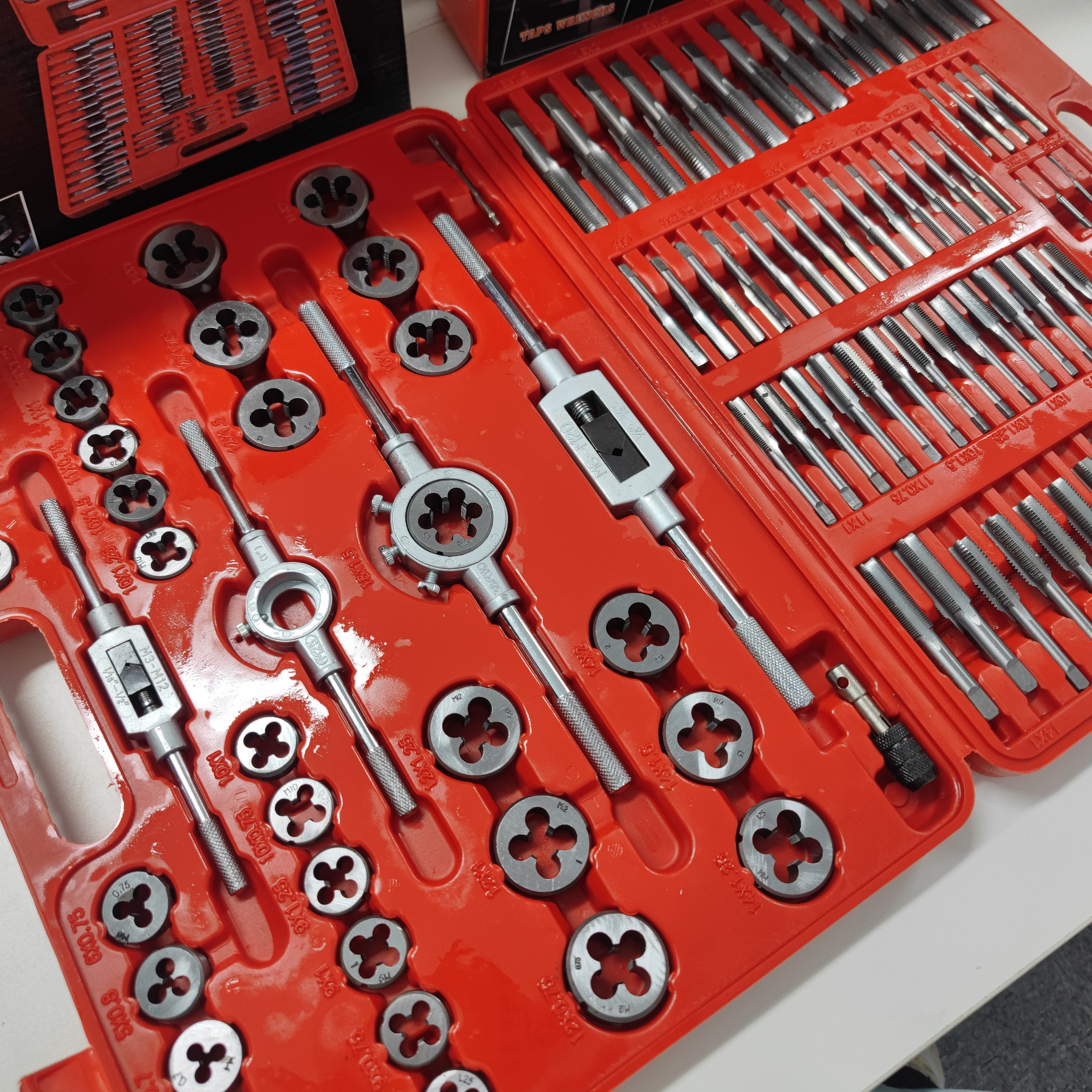 110Pcs Tap and Die Set M2-M18  – обзор и цена Tap Die Set